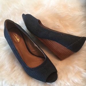 Clark’s Artisan Denim Peep Toe Wedge SZ 7 1/2
